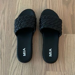 MIA Slides - size 8
